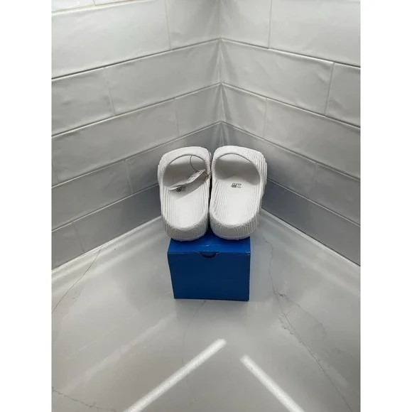 ISLAND CLUB ADILETTE 22 SLIDES men's size 13‎ - Picture 3 of 6